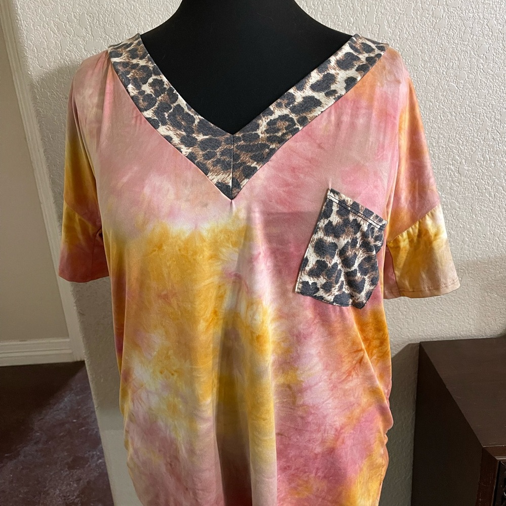 Leopard Accent Tie-Dye V-Neck Top